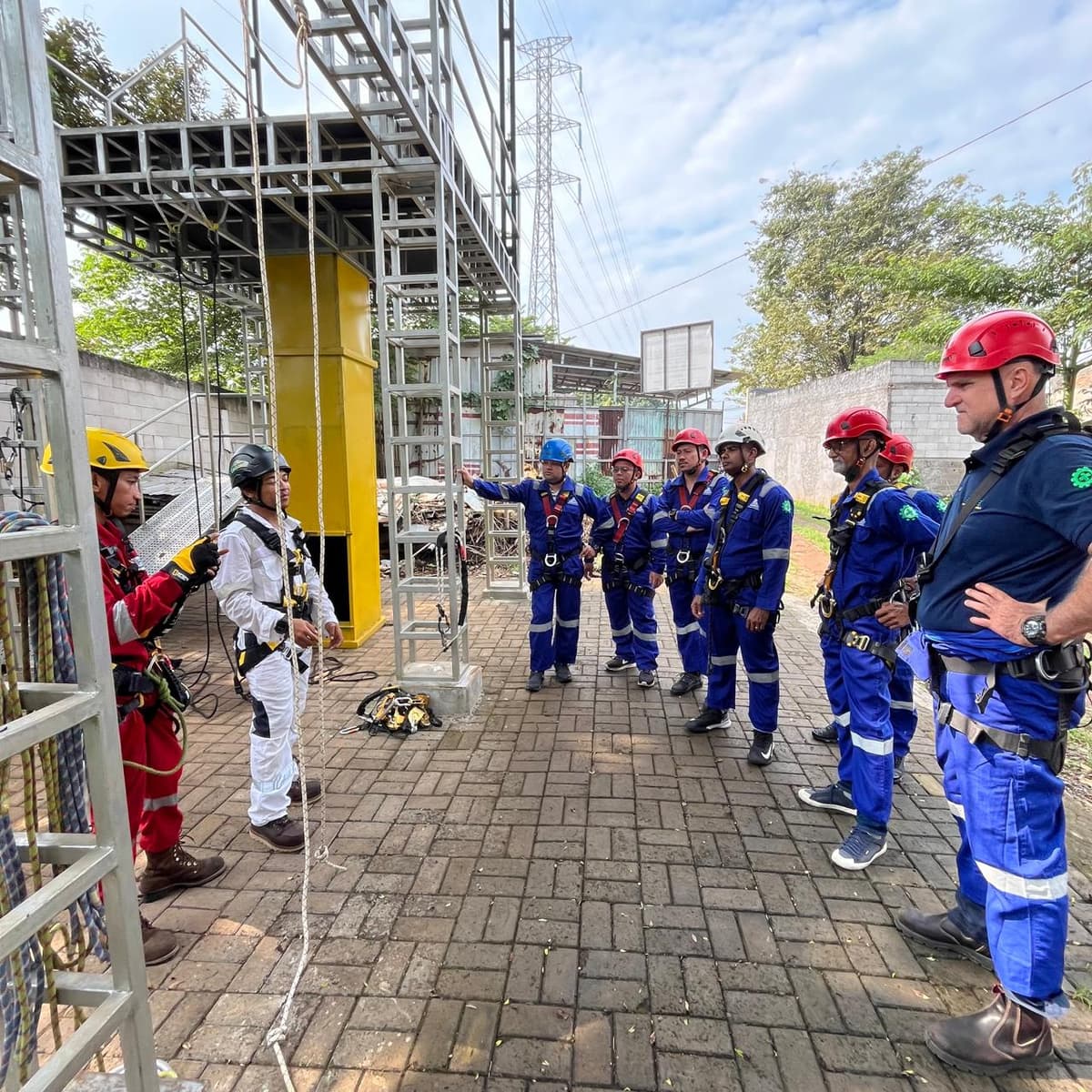 Training Working At Height (WAH) Tenaga Kerja Pada Ketinggian